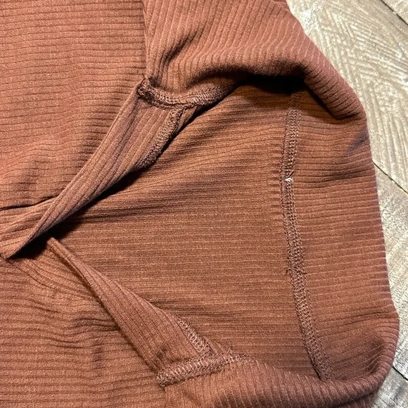 "Brown Crop Top - Women's Size Small, Short Sleeve, Unbranded Chic" - Picture 3 of 6